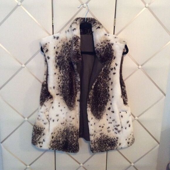 Super Cute Faux Fur and Nylon Reversible Vest! - Picture 2 of 7